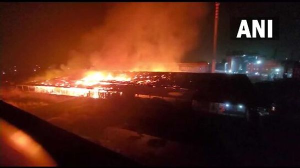 વલસાડમાં પેપર મિલમાં ભીષણ આગ