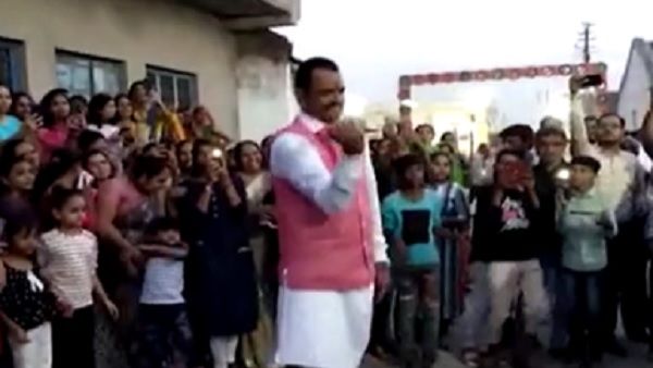 ભાવનગર: શિક્ષણ મંત્રી જીતુ વાઘાણીએ કરી તલવારબાજી, વતનમાં કરાયું સન્માન