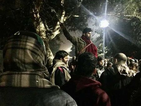 Violence in JNU : ABVP-ડાબેરી વિદ્યાર્થીઓ વચ્ચે અથડામણ, અનેક ઘાયલ