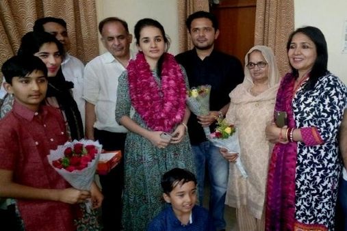 8. શના ખાન, આરએએસ