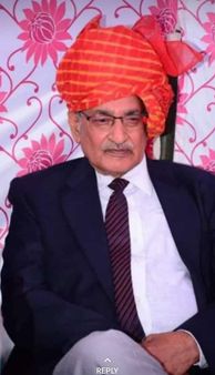 એક પરિવારના 12 ઑફિસર