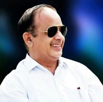 2. અશફાક હુસૈન, આઈએએસ