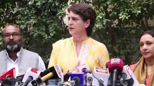 કૃષિ કાયદો પરત ખેંચવા પર પ્રિયંકાએ કહ્યું, ખેડૂતોને છેતરવામાં ન આવે, કાયદાને સંપૂર્ણપણે નાબૂદ કરવામાં આવે