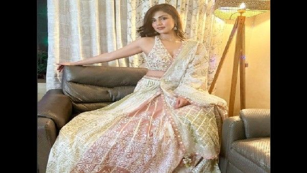 કિલર લુકમાં રિયા ચક્રવર્તી, બ્રેલેટ ટોપમાં હોટ ફોટોશૂટ વાયરલ!