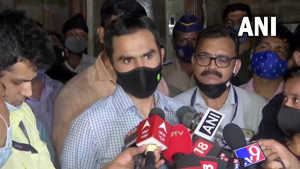 જ્ઞાનદેવે મલિક સામે માનહાનિનો કેસ દાખલ કર્યો જ્ઞાનદેવે મલિક સામે માનહાનિનો કેસ દાખલ કર્યો