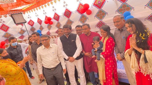 બાળકીઓને અમે સગી માંથી વિશેષ રાખીએ બાળકીઓને અમે સગી માંથી વિશેષ રાખીએ