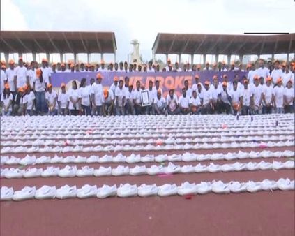 guinness book of the world records 2021 : હૈદરાબાદમાં બૂટની સૌથી લાંબી લાઇન, જુઓ તસવીરો