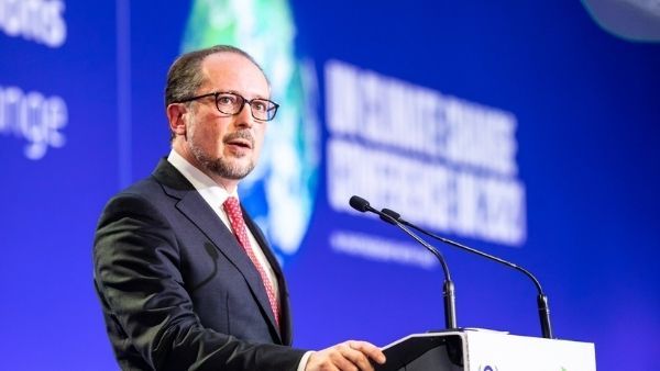 રસી ન લેનારા લોકોને સજા