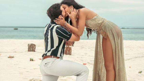 બીચ પર પ્રપોઝ કર્યુ