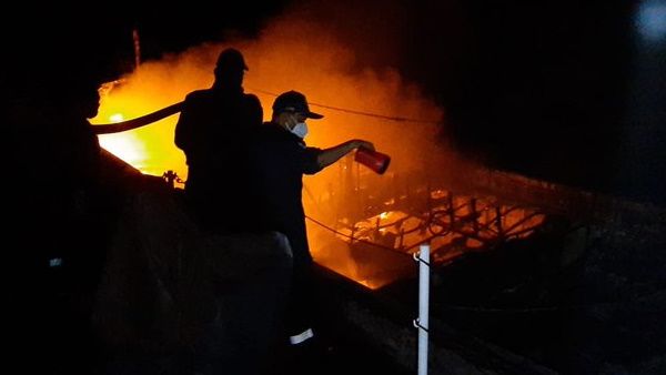 અરબ સાગરમાં બોટમાં આગ, કોસ્ટગાર્ડે 7 માછીમારોને બચાવ્યા!