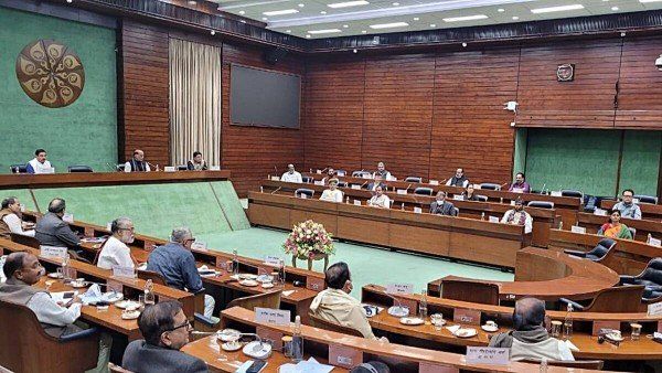 સર્વપક્ષીય બેઠકમાંથી AAP નું વોકઆઉટ, બોલવા ન દેવાનો આરોપ!