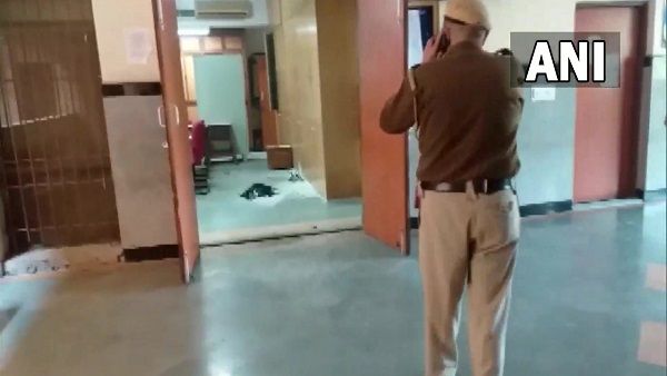 દિલ્હીની રોહિણી કોર્ટમાં થયો વિસ્ફોટ થતાં અફરાતફરીનો માહોલ