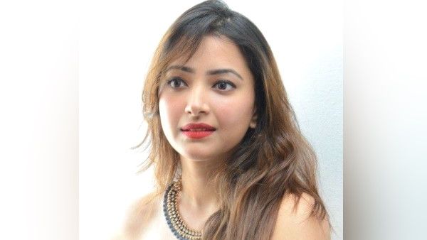 મકડીની બાળ કલાકાર શ્વેતા બસુ મકડીની બાળ કલાકાર શ્વેતા બસુ