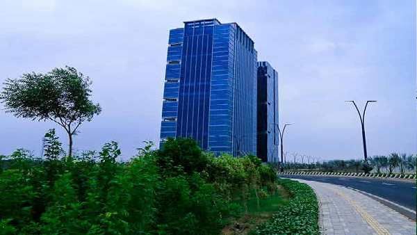 ગુજરાત ગિફ્ટ સિટી ખાતે ફિનટેક હબને પ્રોત્સાહન આપવા દારુના અવરોધો હટાવવા અંગે વિચારણા