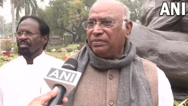 ખેડૂતોના મોતનો આંકડો ખબર નથી, તો કોરોનાથી મૃત્યુ પામનારાનો આંકડો ક્યાથી આવ્યો?: મલ્લિકાર્જુન ખડગે
