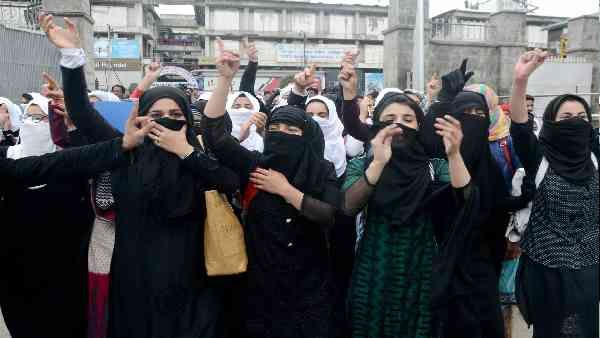 સર્વેમાં 52% યુવતિઓ સામેલ