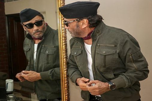 તૂટેલા અથવા તિરાડ પડેલા કાચ -