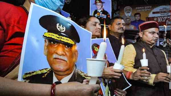 PM મોદીના 'તખ્તાપલટ'ની પણ આશંકા જતાવી! PM મોદીના 'તખ્તાપલટ'ની પણ આશંકા જતાવી!