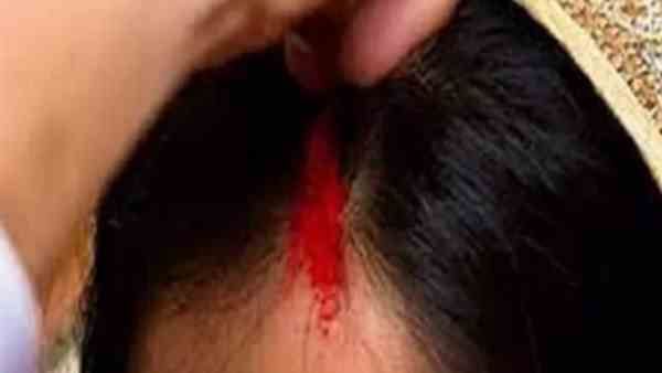 પ્રેમીએ દુલ્હનની માંગમાં સિંદૂર ભર્યું