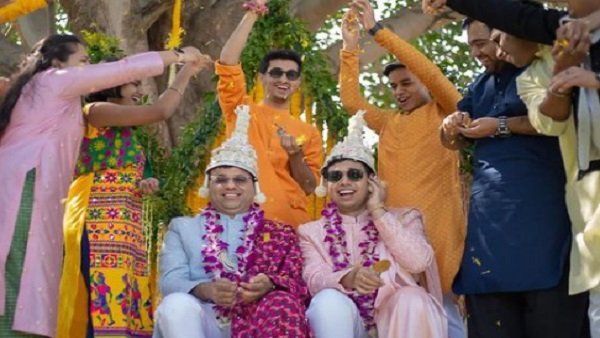 ગે કપલે ધામધૂમથી કર્યા લગ્ન, પરિવારના પણ મળ્યા આશીર્વાદ, જુઓ વાયરલ ફોટા