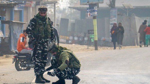 પુલવામામાં પોલીસ ચેક પોસ્ટ પર ગ્રેનેડ હુમલો, સેનાનું સર્ચ ઓપરેશન શરૂ!