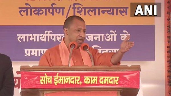 અપર્ણાએ ઘણા મંચ પરથી યોગી સરકારના વખાણ કર્યા