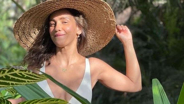 હોટ મોનોકિનીમાં આયશા શર્મા