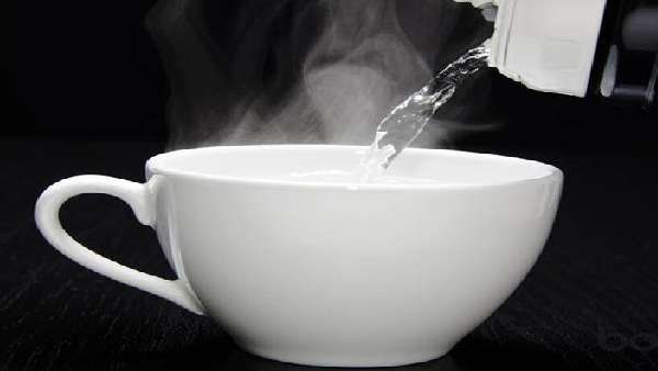 ગરમ પાણી પીવાના ફાયદા