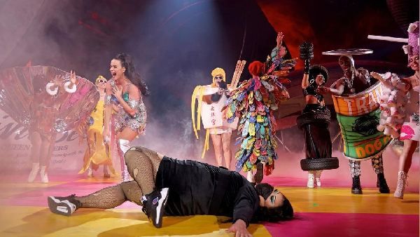 પૉપ સ્ટારે સ્ટેજ પર મચાવી ધૂમ