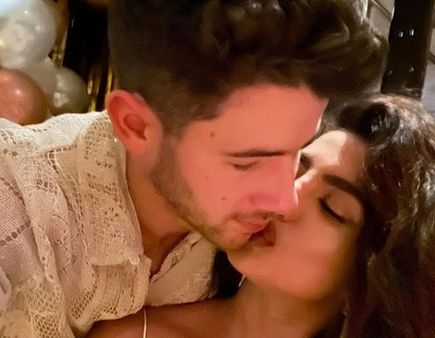 નિક જોનાસે કહ્યું- મારી નવા વર્ષની કિસ