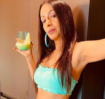 ક્રોપ ટ્યુબ ટોપમાં કાશ્મીરા શાહની હોટ સિઝલિંગ સ્ટાઈલ, જુઓ ફોટો!