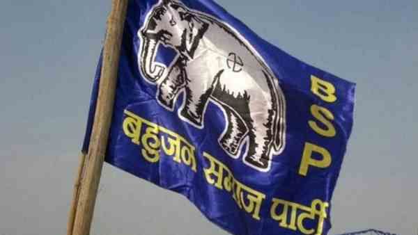 'BSP ઉમેદવાર અમારી વિરુદ્ધ ષડયંત્ર કરી રહ્યા છે...' 'BSP ઉમેદવાર અમારી વિરુદ્ધ ષડયંત્ર કરી રહ્યા છે...'