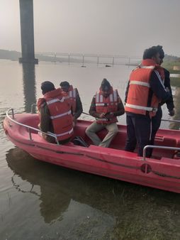 વિદ્યાર્થીના પરિવારજનોએ પોલીસમાં FIR નોંધાવી વિદ્યાર્થીના પરિવારજનોએ પોલીસમાં FIR નોંધાવી