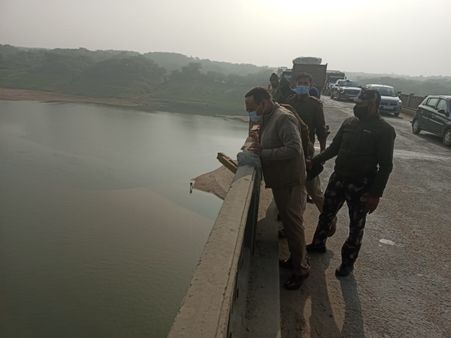 હાઇવે પર મળવા બોલાવી હાઇવે પર મળવા બોલાવી