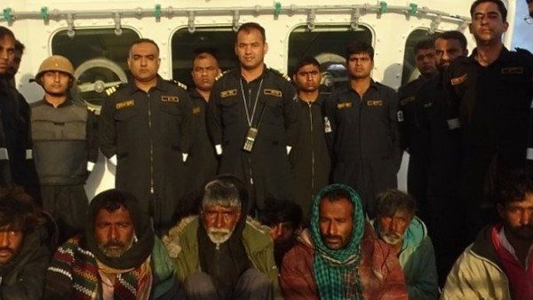 ગુજરાત: ભારતીય કોસ્ટ ગાર્ડે 10 પાકિસ્તાની નાગરિકોને બોટ સાથે કર્યા ગિરફ્તાર