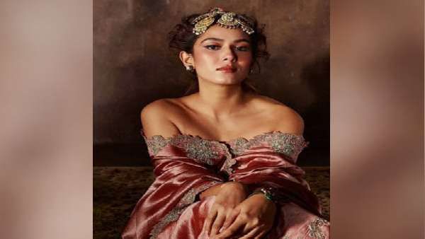 મીરા રાજપૂતે બ્લાઉઝ પહેર્યા વિના કરાવ્યુ ફોટોશૂટ, જુઓ ફોટો-વીડિયો