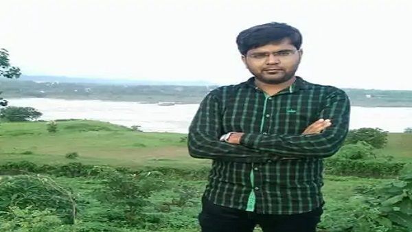 પોલીસે એજન્ટની ધરપકડ કરી પોલીસે એજન્ટની ધરપકડ કરી