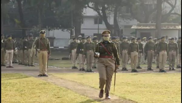 વડોદરા: પ્રજાસત્તાક દિવસની ઉજવણી પહેલા પોલીસે કર્યું રિહર્સલ, કલેક્ટર રહ્યા હાજર