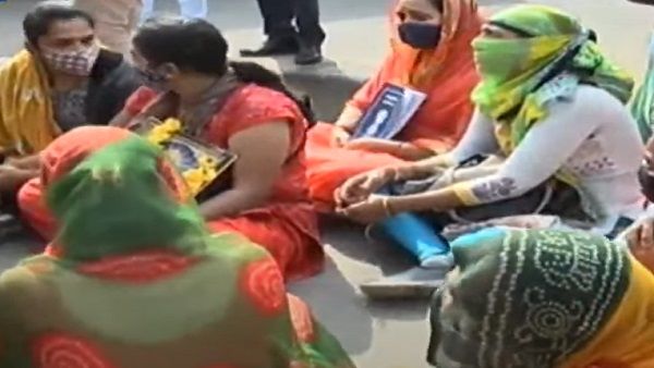 પોલીસ ગ્રેડ પે આંદોલન ફરી સક્રિય થયું, મહિલાઓની અટકાયત