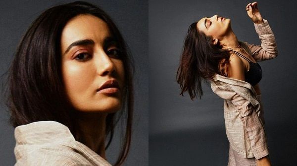 કેમેરા સામે બટન ખોલ્યા