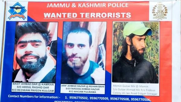 કાશ્મીર ઘાટીના 3 મોસ્ટ વોન્ટેડ આતંકીઓની ફોટો જાહેર, જાણકારી આપનારને મળશે ઇનામ