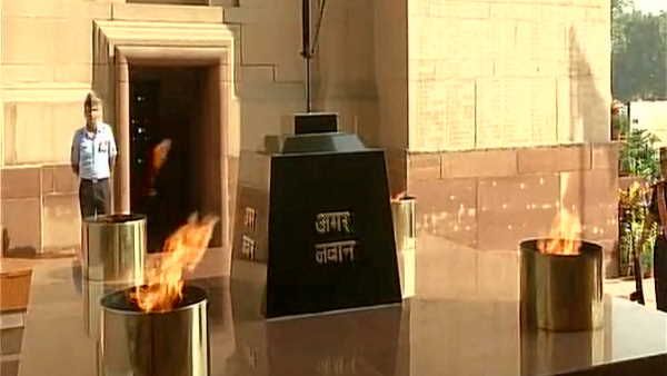 હવે ઈન્ડિયા ગેટ પર 'અમર જવાન જ્યોત' નહીં જલે, રાષ્ટ્રીય યુદ્ધ સ્મારકની મશાલમાં વિલીન કરાશે!