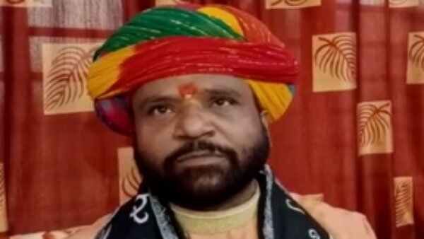 મહાત્મા ગાંધીને દેશદ્રોહી કહેનારા કથિત કથાકાર તરુણ મુરારી બાપુ સામે કેસ નોંધાયો!