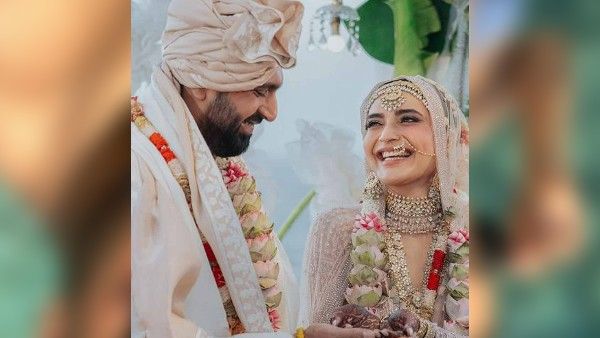 ફેબ્રુઆરીએ લગ્ન કર્યા છે ફેબ્રુઆરીએ લગ્ન કર્યા છે