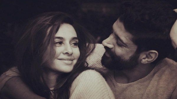 અમુક ખાસ રિવાજોથી થશે ફરહાન અને શિબાનીના લગ્ન અમુક ખાસ રિવાજોથી થશે ફરહાન અને શિબાનીના લગ્ન