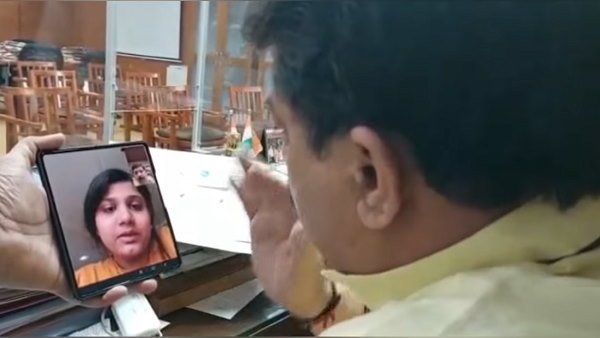 છાત્રાએ મંત્રીને શું કહ્યુ?