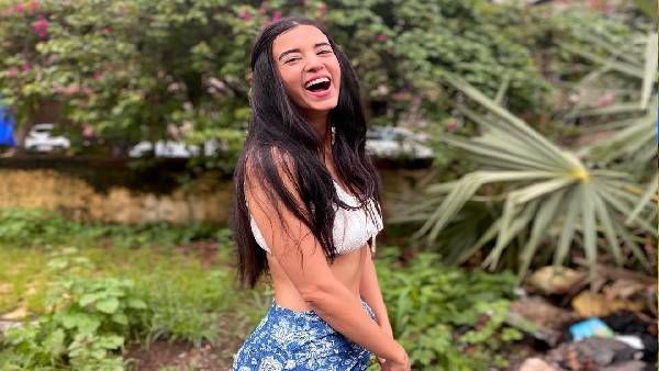 કોણ છે સબા આઝાદ