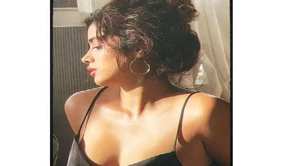 જ્હાનવીનો બોલ્ક લુક