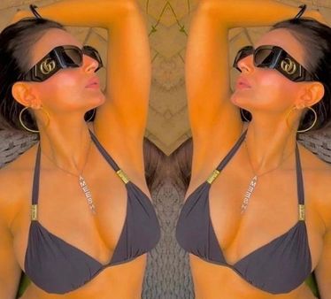 બ્લેક બિકીનીમાં અમીષા પટેલ