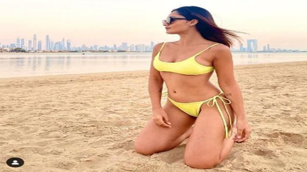 આશ્રમ'ની બબીતાએ કડકડતી ઠંડીમાં પહેરી બિકીની, ફેન્સ બન્યા બેકાબૂ